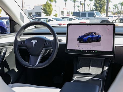 Used 2023 Tesla Model Y Long Range image 23