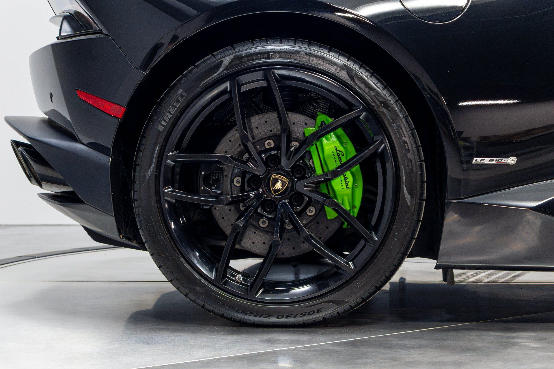 Used 2017 Lamborghini Huracan LP 610-4 AWD/4WD image 21