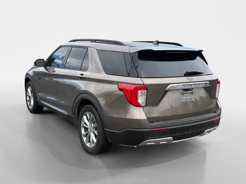 Used 2021 Ford Explorer XLT w/ Equipment Group 202A RWD image 3