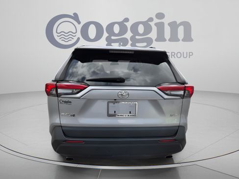 Used 2019 Toyota RAV4 XLE Premium FWD image 4