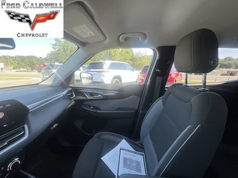 Used 2025 Chevrolet TrailBlazer LT FWD image 11