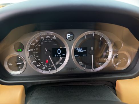 Used 2013 Aston Martin DB9 Volante RWD image 31