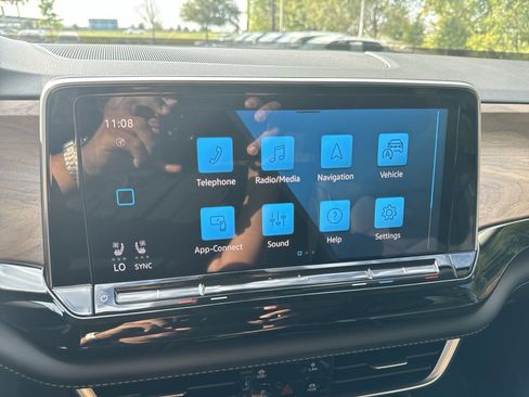 Used 2025 Volkswagen Atlas SE image 12