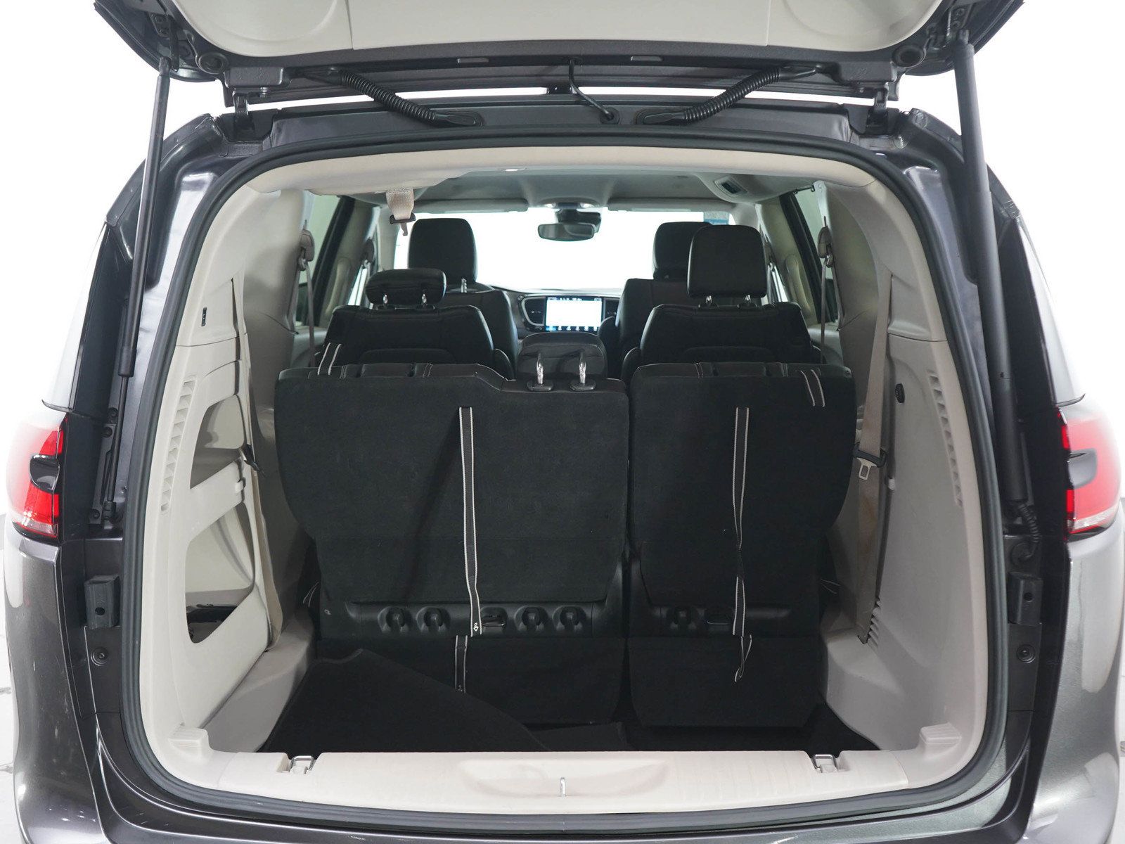 Used 2023 Chrysler Pacifica Touring-L FWD image 18