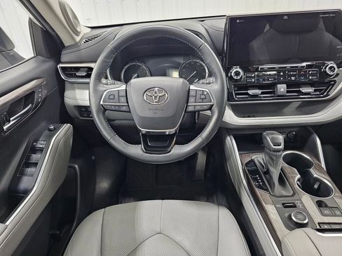 Used 2021 Toyota Highlander Limited image 5