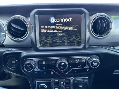 Used 2023 Jeep Wrangler Unlimited w/ 8.4" Radio Group AWD/4WD image 28