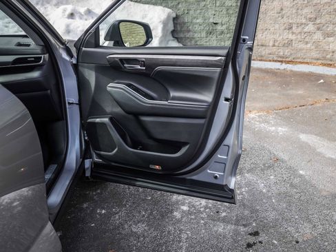 Used 2021 Toyota Highlander Limited image 14