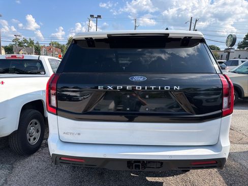 Used 2025 Ford Expedition Active AWD/4WD image 6