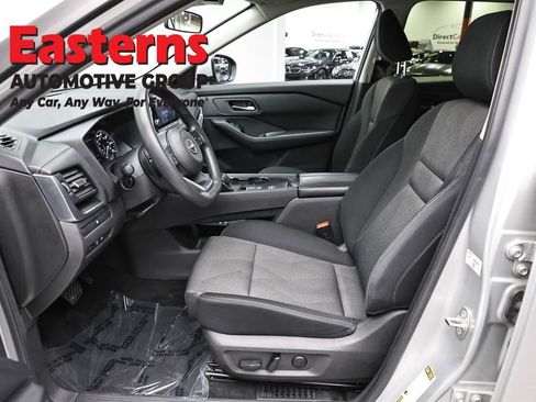 Used 2024 Nissan Rogue SV FWD image 13