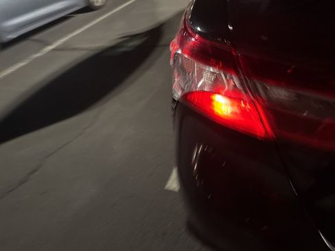 Used 2020 Toyota Camry SE image 5