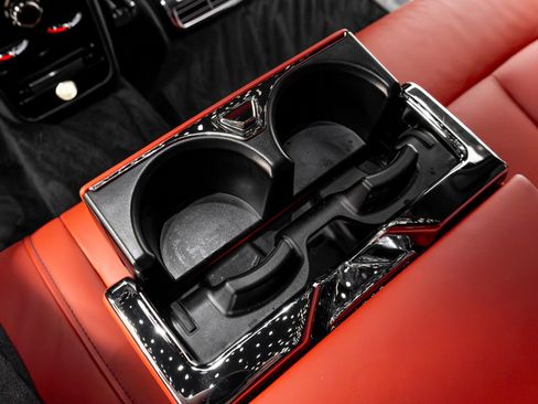 Used 2021 Rolls-Royce Cullinan Black Badge AWD/4WD image 33