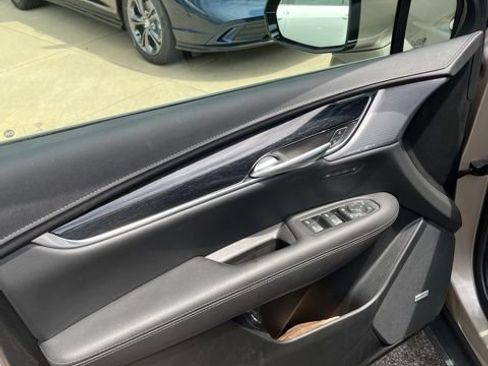 Used 2022 Cadillac XT5 Premium Luxury w/ LPO, Radiant Package AWD/4WD image 7