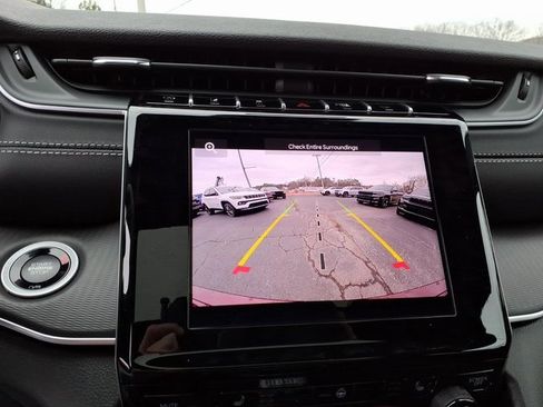 New 2025 Jeep Grand Cherokee Altitude image 17