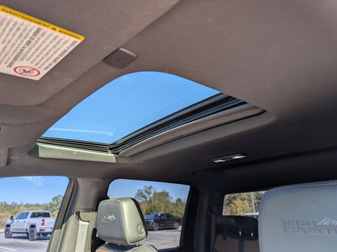 Used 2021 Chevrolet Silverado 2500 High Country w/ Z71 Off-Road Package image 15