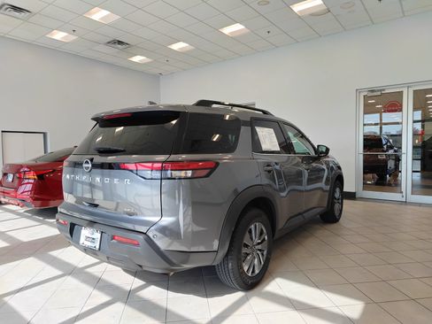 Used 2025 Nissan Pathfinder SV AWD/4WD image 3