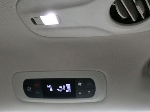 Used 2023 Chrysler Pacifica Touring-L image 24