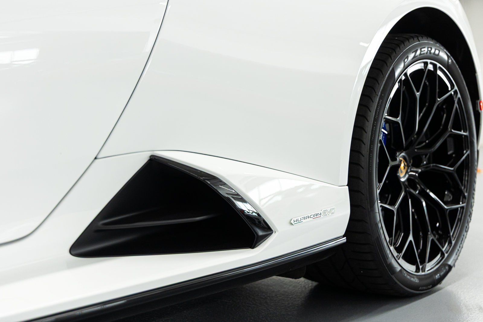 Used 2024 Lamborghini Huracan EVO AWD/4WD image 21