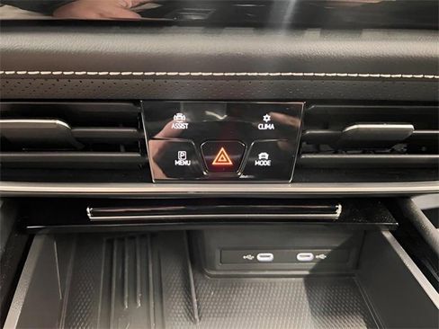 Used 2025 Volkswagen Atlas SE image 22