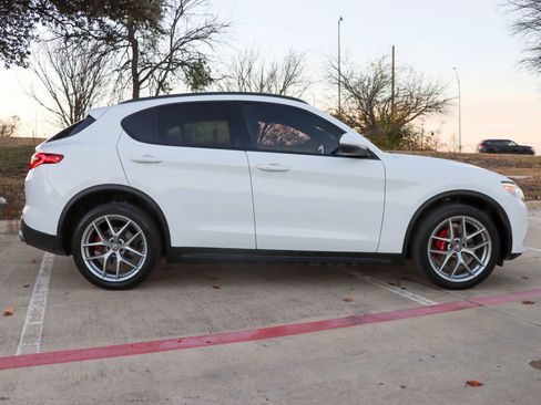 Used 2018 Alfa Romeo Stelvio Ti Sport image 8