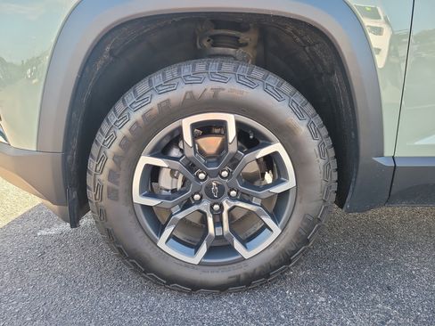 Used 2025 Chevrolet Equinox ACTIV w/ Safety and Technology Package AWD/4WD image 9