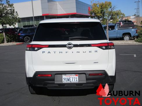 Used 2025 Nissan Pathfinder S image 5