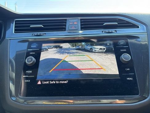 Used 2023 Volkswagen Tiguan SE R-Line image 12