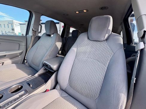 Used 2011 Chevrolet Traverse LS image 12