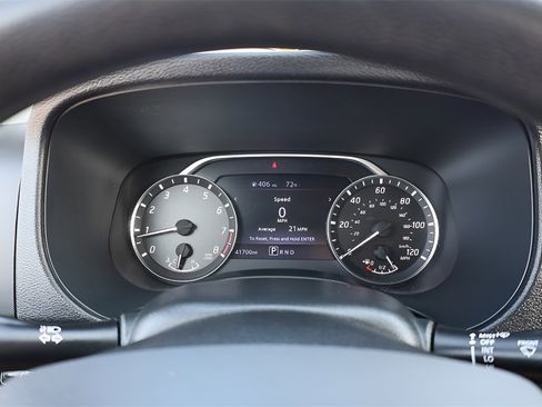 Used 2023 Nissan Frontier SV image 12