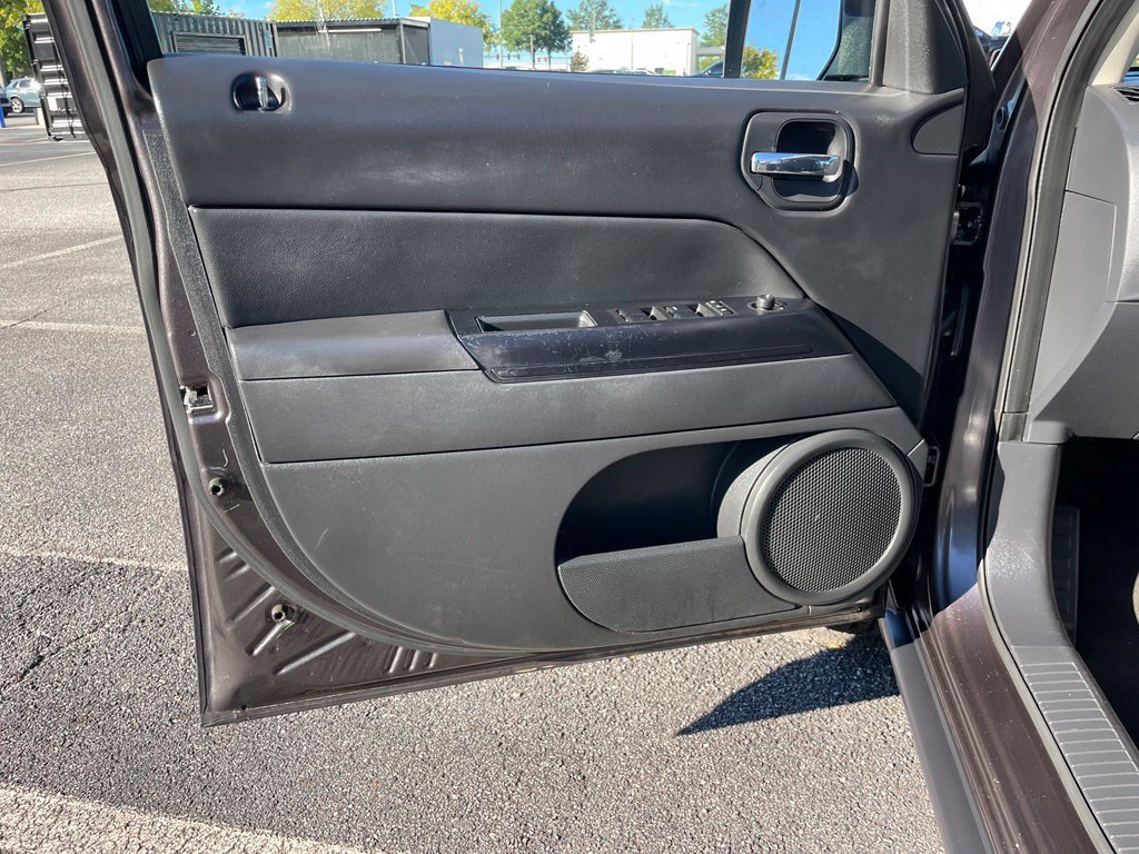 Used 2015 Jeep Patriot High Altitude FWD image 22