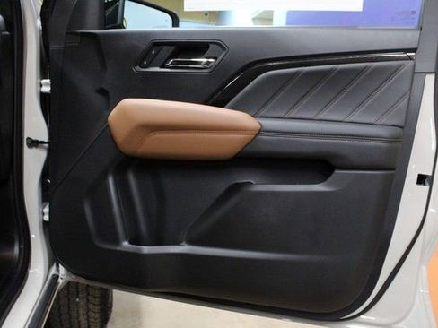 New 2026 GMC Canyon AT4 image 9