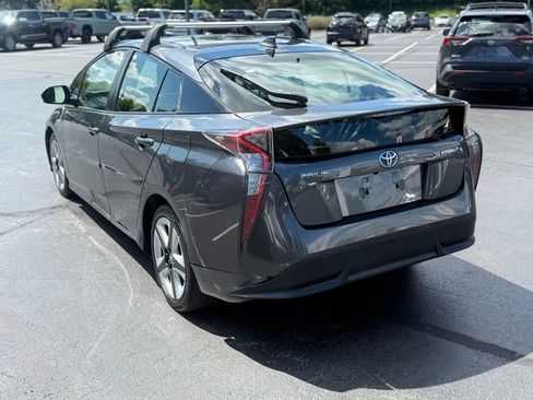 Used 2016 Toyota Prius Three Touring FWD image 5