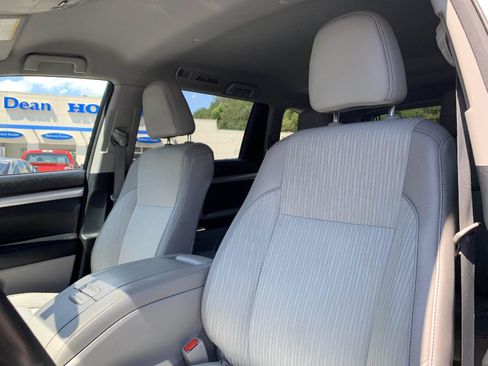 Used 2015 Toyota Highlander Plus AWD/4WD image 29