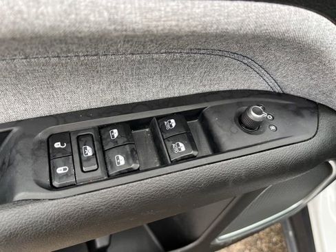 Used 2022 Jeep Compass Latitude image 11