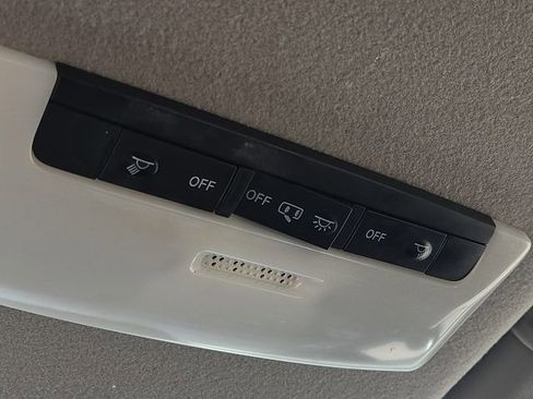 Used 2020 Nissan Versa SR image 25