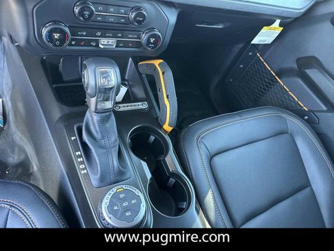 Used 2024 Ford Bronco Badlands image 32