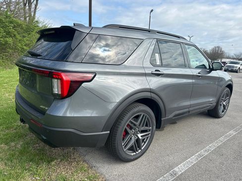 New 2026 Ford Explorer ST-Line w/ ST-Line Street Pack AWD/4WD image 4