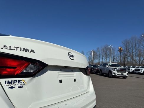 Used 2025 Nissan Altima 2.5 SV FWD image 29