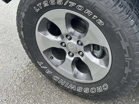 Used 2017 Jeep Wrangler Unlimited Sahara w/ Connectivity Group image 9