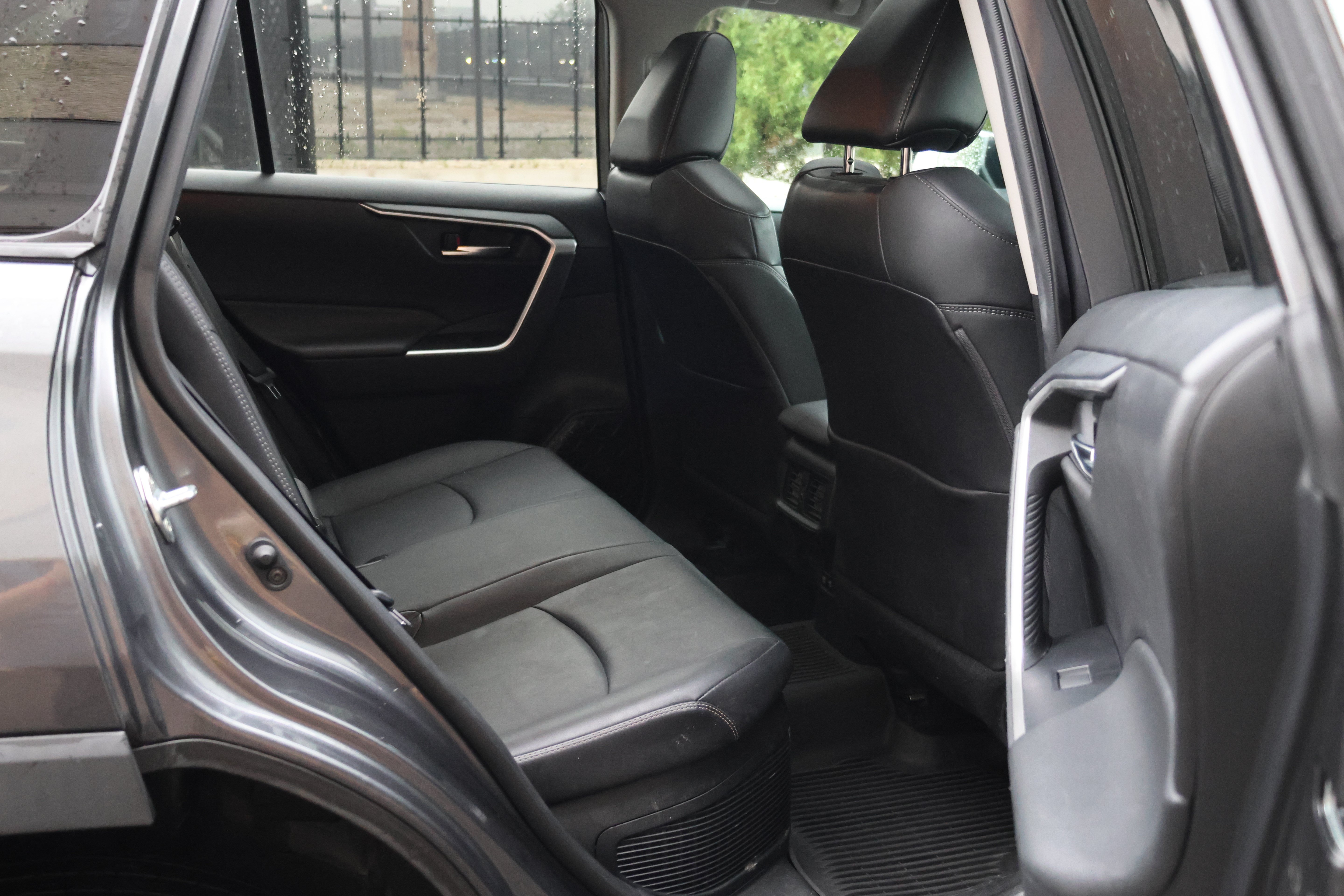 Used 2021 Toyota RAV4 XLE Premium AWD/4WD image 18