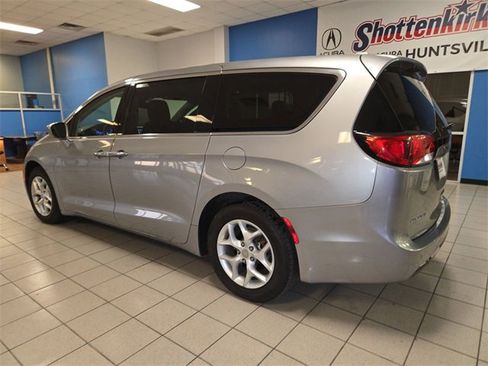 Used 2018 Chrysler Pacifica Touring Plus w/ Tire & Wheel Group image 6