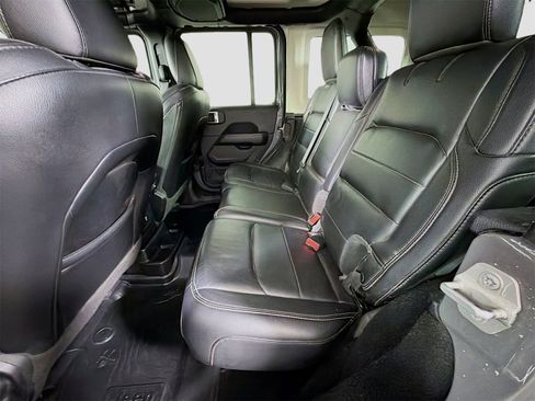 Used 2018 Jeep Wrangler Unlimited Sahara image 24