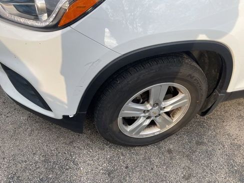 Used 2021 Chevrolet Trax LT w/ Premium Seat Package image 5