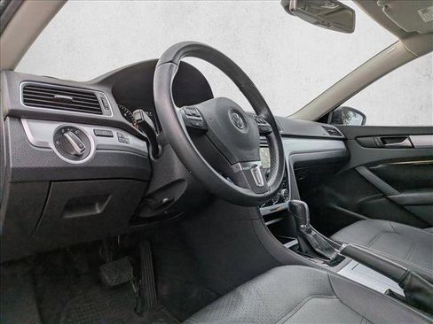 Used 2012 Volkswagen Passat TDI SE image 10