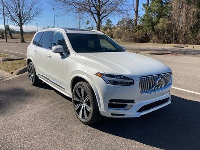 New 2025 Volvo XC90 T8 Core w/ Climate Package