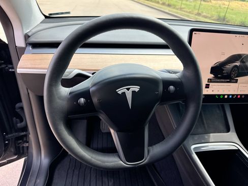Used 2025 Tesla Model Y Long Range AWD/4WD image 14