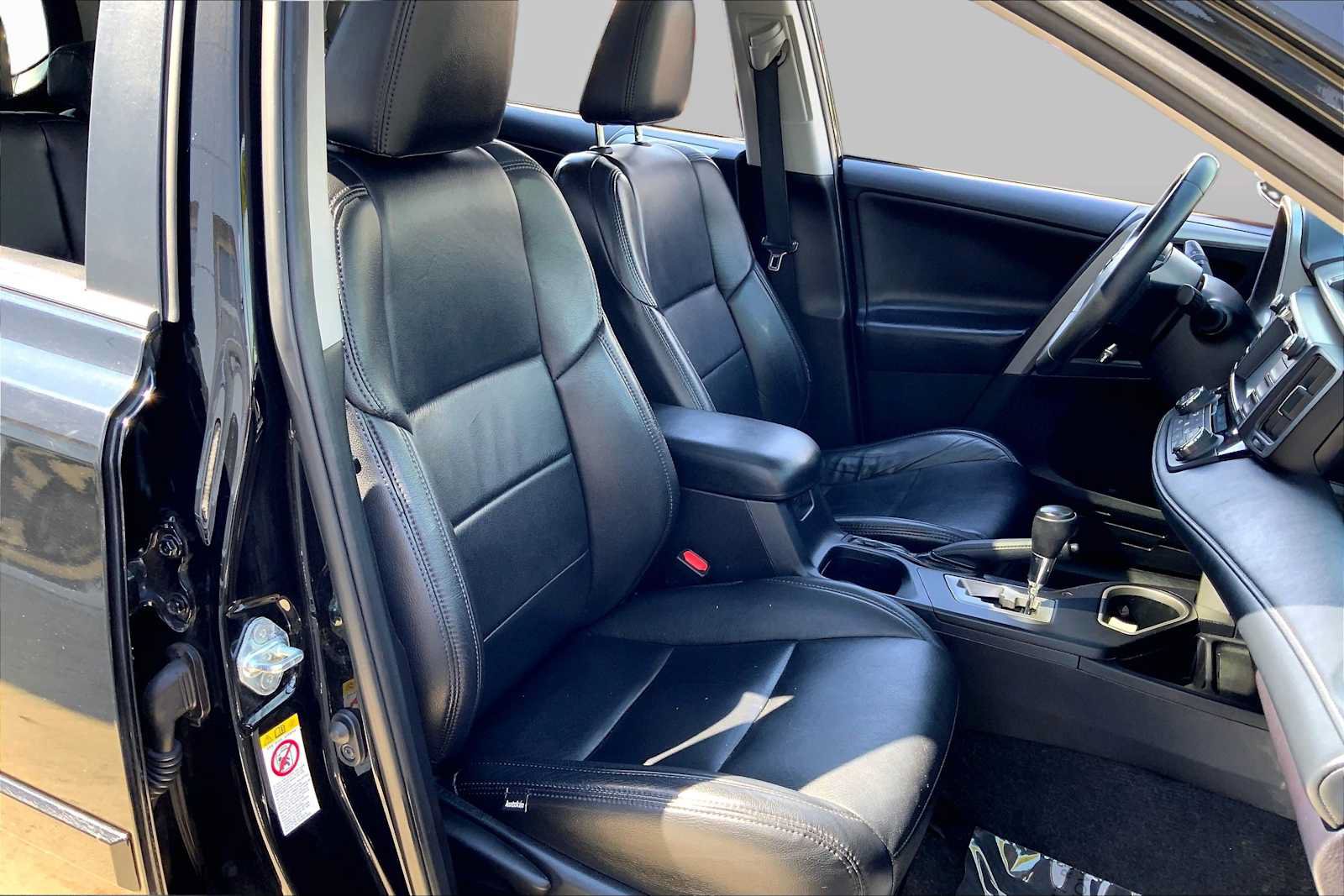 Used 2018 Toyota RAV4 XLE AWD/4WD image 6
