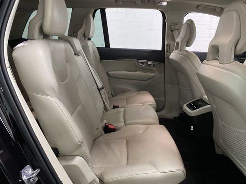 Used 2020 Volvo XC90 T5 Momentum image 23