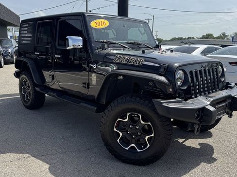 Used 2016 Jeep Wrangler Unlimited Sahara AWD/4WD image 2