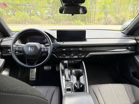 Used 2023 Honda Accord Sport image 12