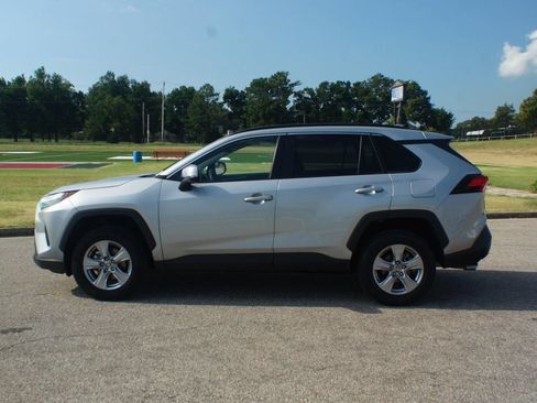 Used 2025 Toyota RAV4 XLE AWD/4WD image 12